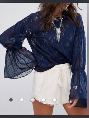 Free People Something Like Love Top size XS / SP. Navy blue.